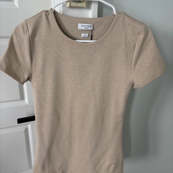Aritzia Contour Crew Hip Shirt in Oat - Picture 2 of 4